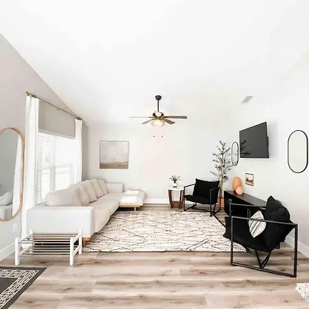 Cottage Marhome North - 10 Min From Beach & Historic Downtown